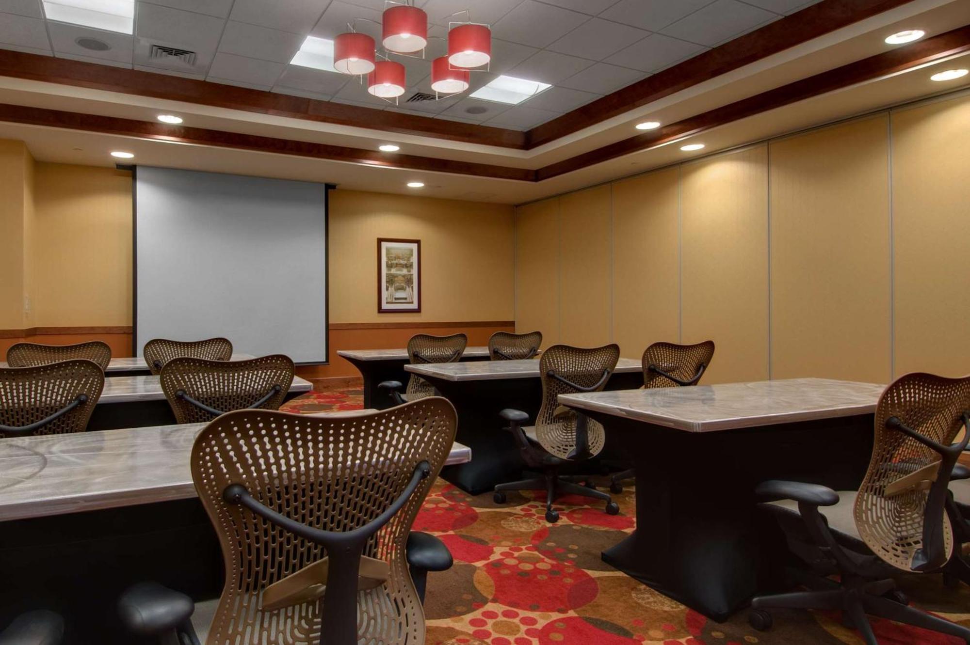 Hilton Garden Inn Milwaukee Airport Business bilde